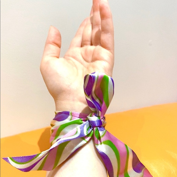 Watch with changeable ribbon - Picture 3 of 6